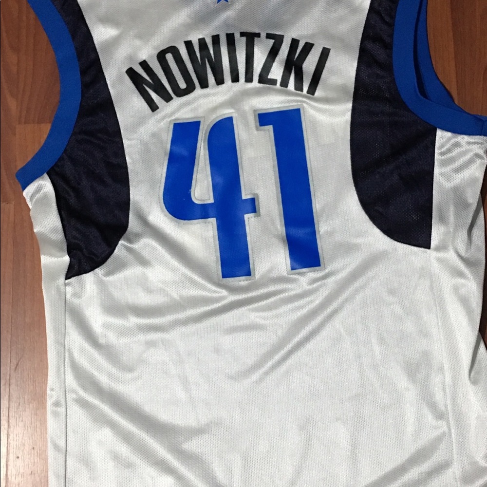 Dirk Nowitzki small